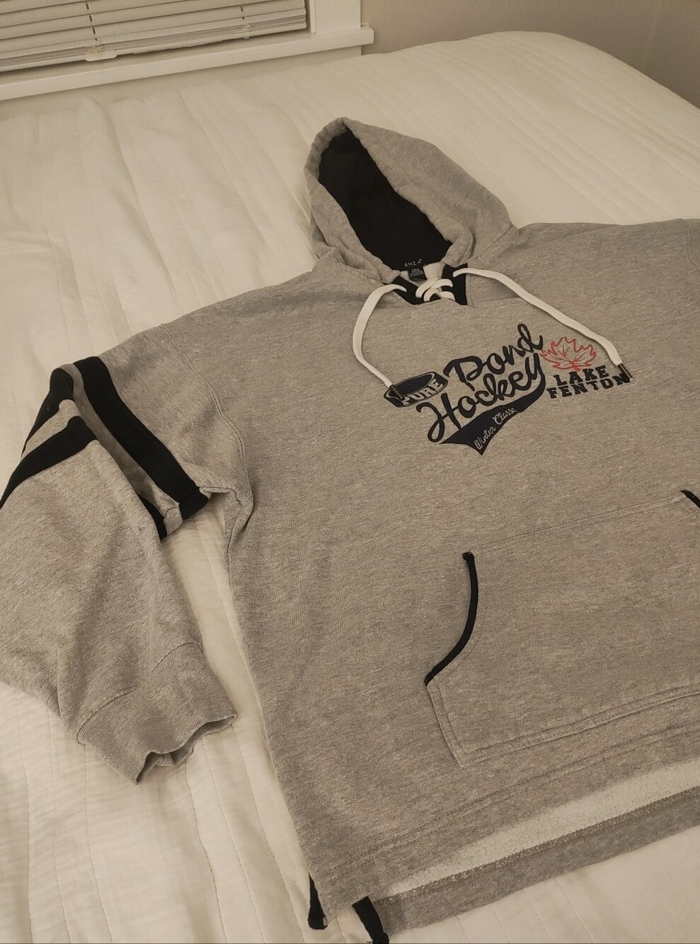 ENZA Pond Hockey Lake Fenton Winter Classic Hoodie Men's L Lace Up Gray
